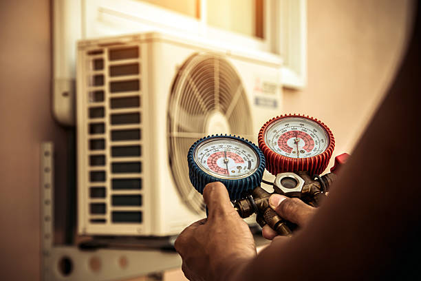 Professional Hvac technician working in Altus, AR